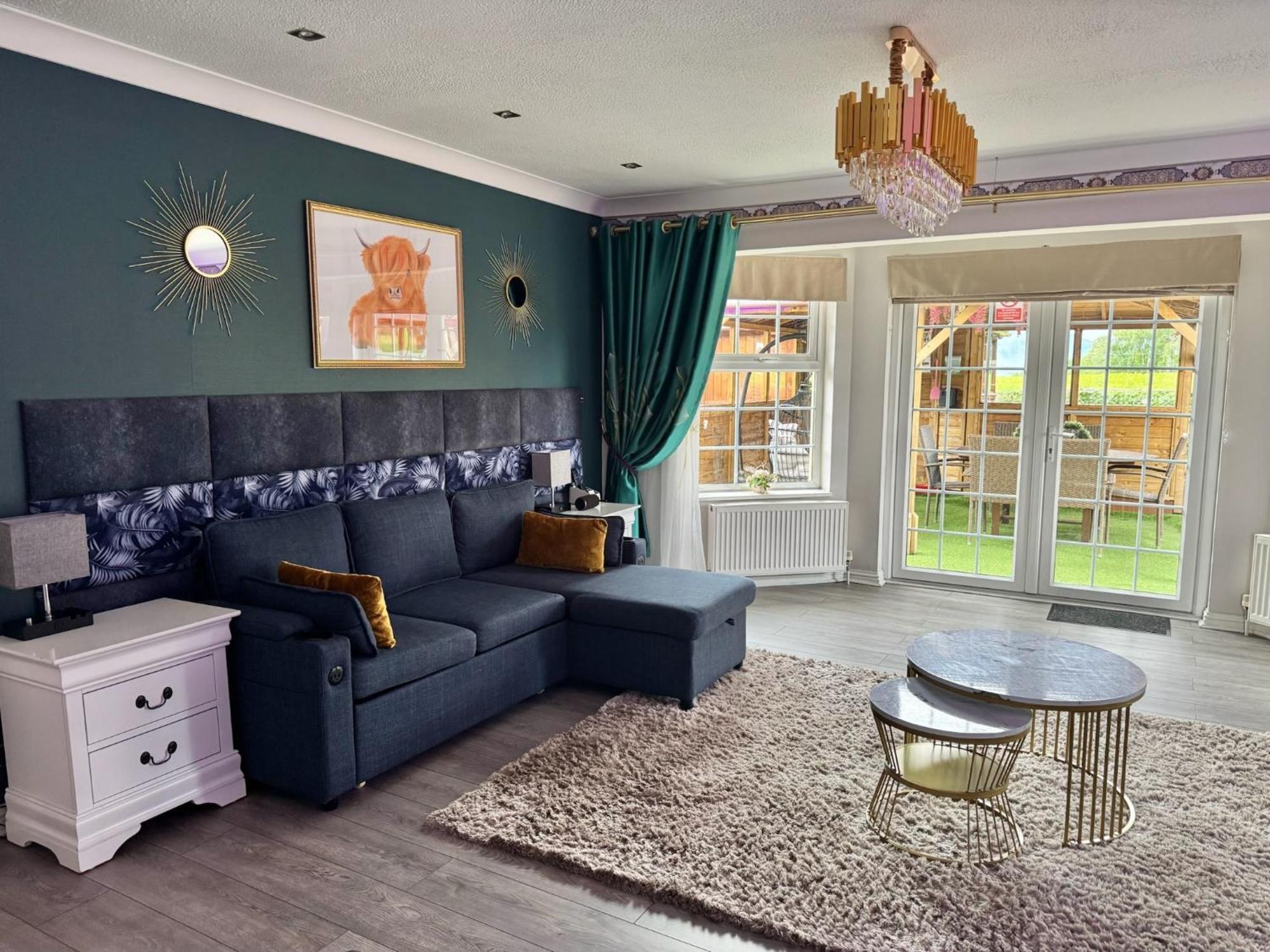 Finn Village "Raspberry Cottage" Private Garden, 6-Seater Hot Tub, Firepit & Pizza Stove Glasgow Luaran gambar