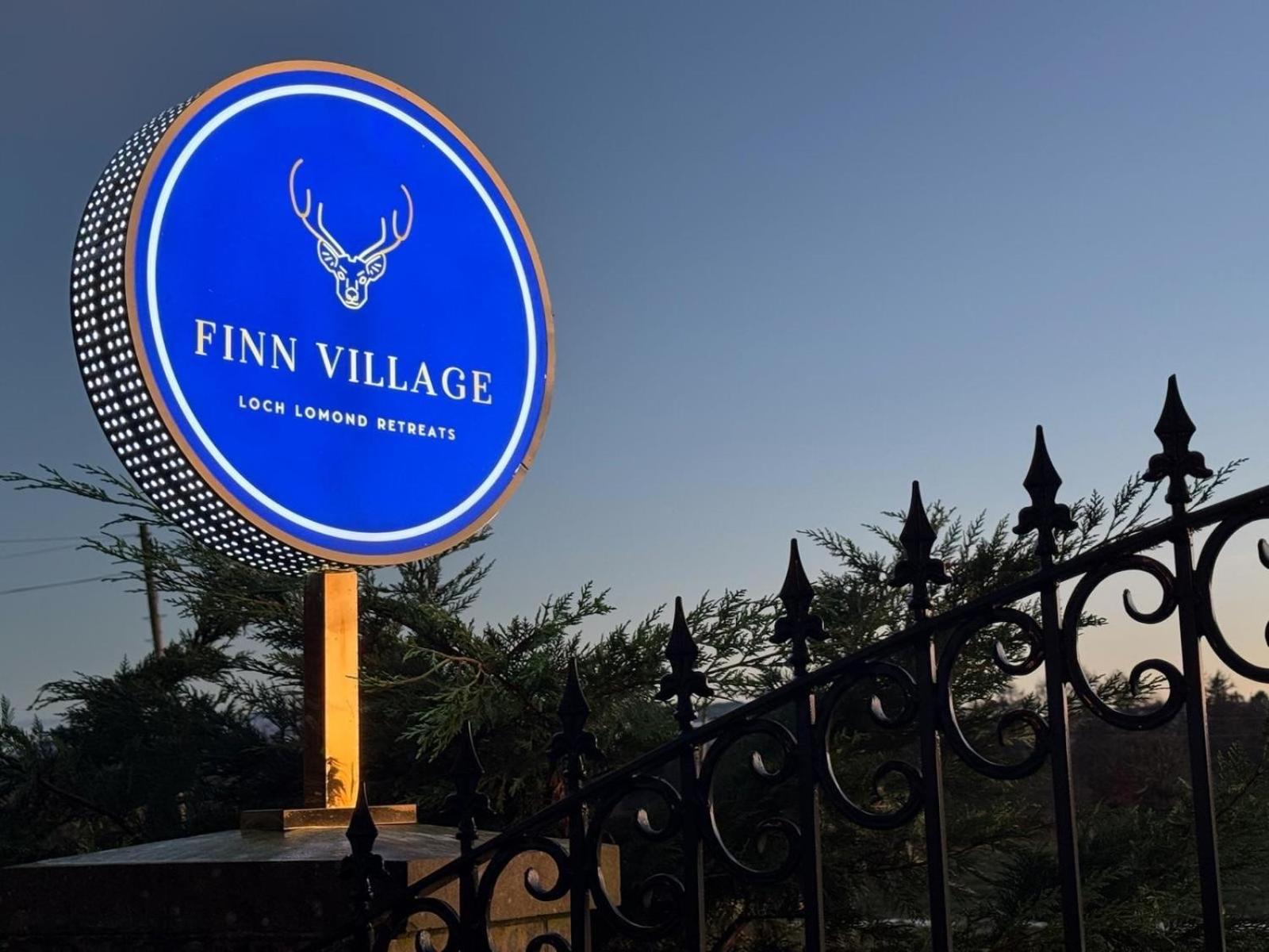Finn Village "Raspberry Cottage" Private Garden, 6-Seater Hot Tub, Firepit & Pizza Stove Glasgow Luaran gambar