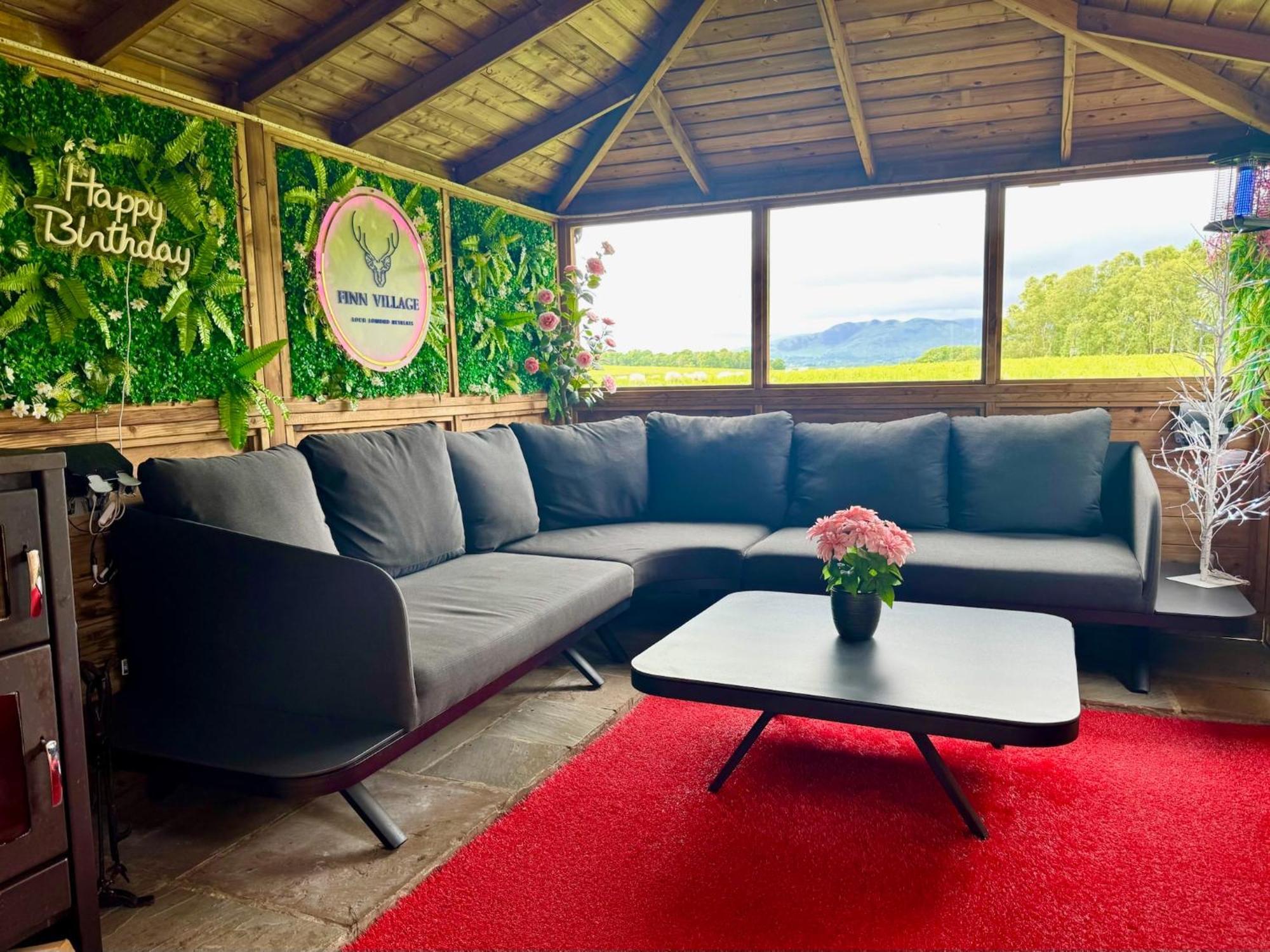 Finn Village "Raspberry Cottage" Private Garden, 6-Seater Hot Tub, Firepit & Pizza Stove Glasgow Luaran gambar